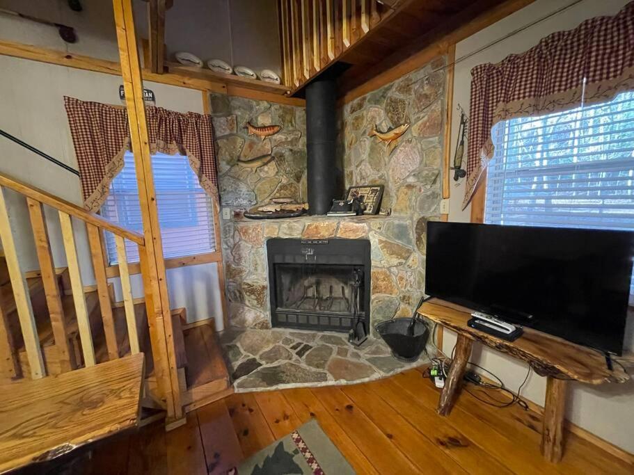 Cute Cabin Creek & Firepit #12 Helen Esterno foto
